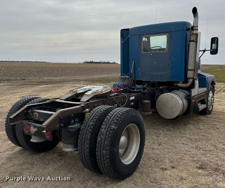 image for item NN9655 1993 Kenworth T660 semi truck