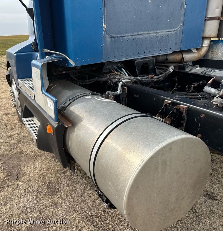 image for item NN9655 1993 Kenworth T660 semi truck