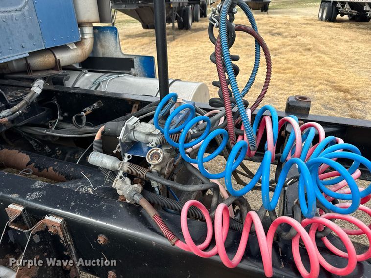 image for item NN9655 1993 Kenworth T660 semi truck