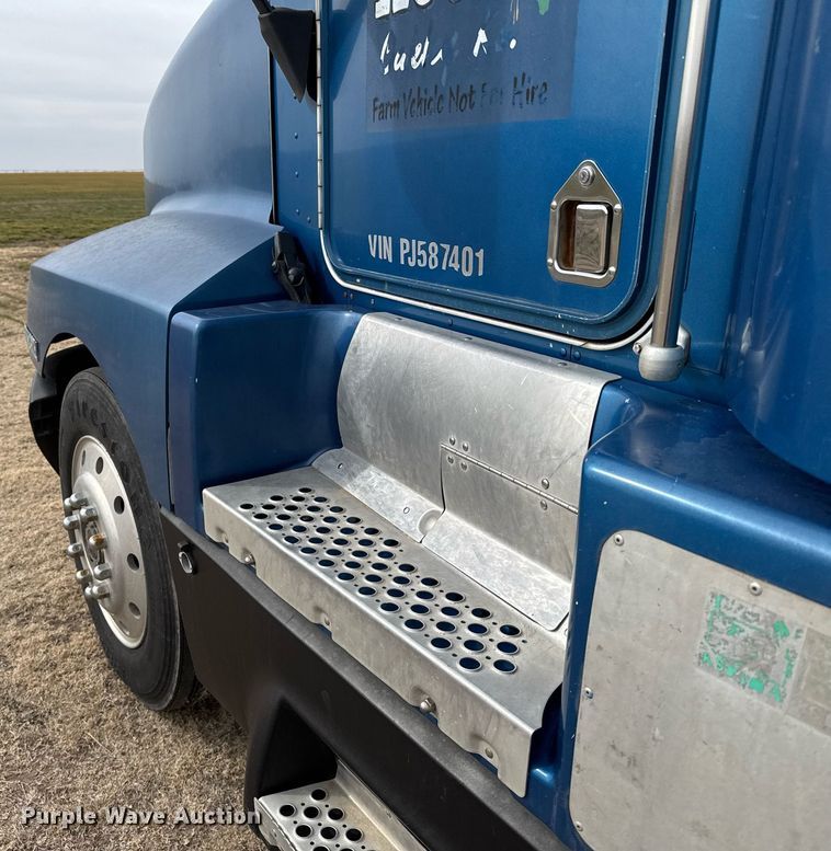 image for item NN9655 1993 Kenworth T660 semi truck