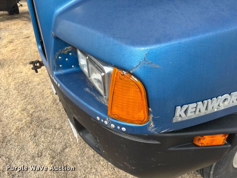 image for item NN9655 1993 Kenworth T660 semi truck