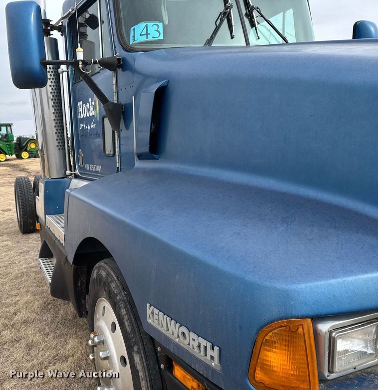 image for item NN9655 1993 Kenworth T660 semi truck