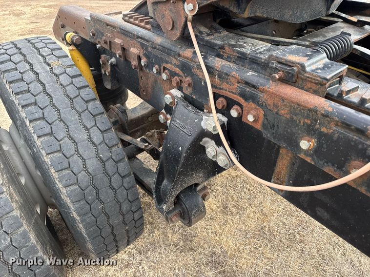 image for item NN9655 1993 Kenworth T660 semi truck