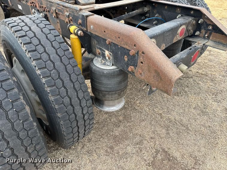 image for item NN9655 1993 Kenworth T660 semi truck