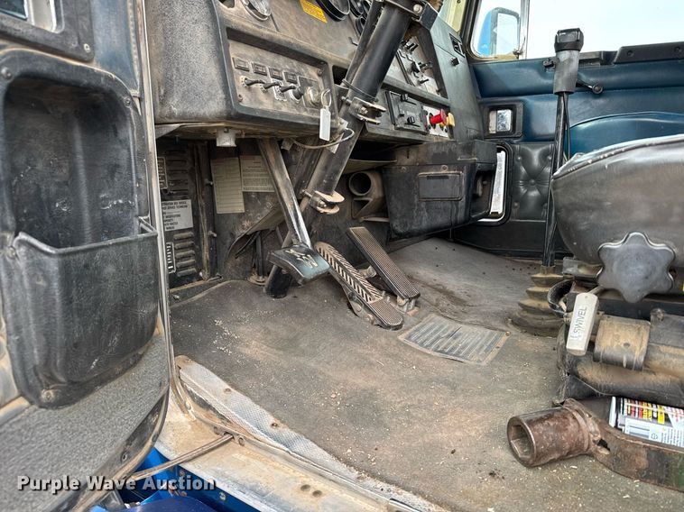 image for item NN9655 1993 Kenworth T660 semi truck