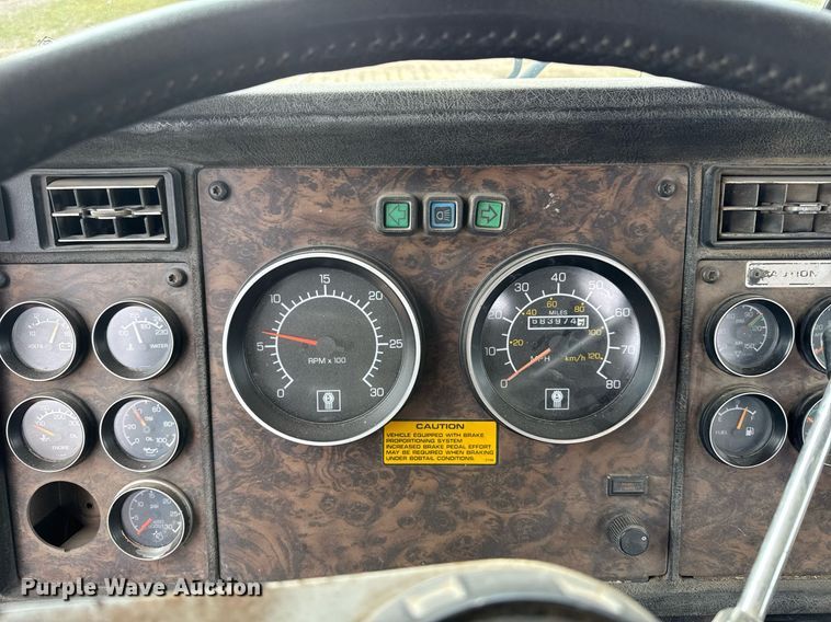 image for item NN9655 1993 Kenworth T660 semi truck