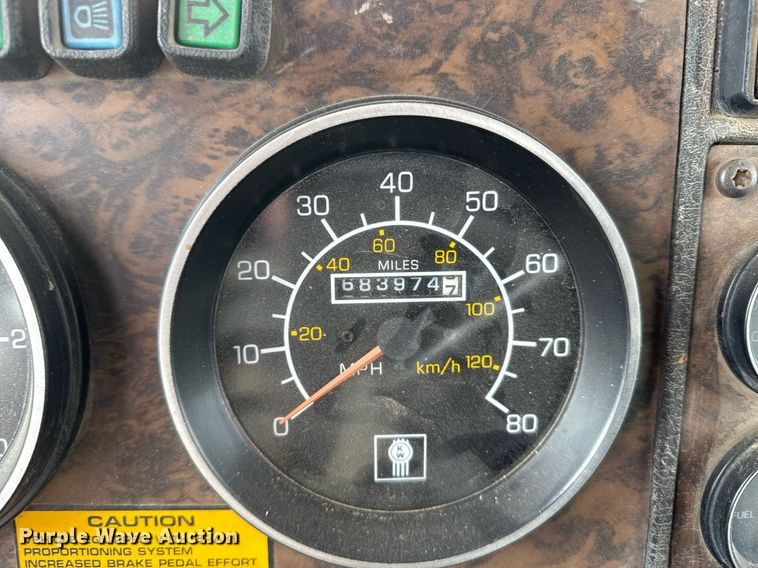 image for item NN9655 1993 Kenworth T660 semi truck