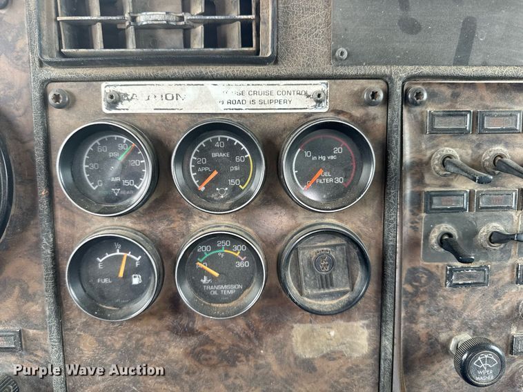 image for item NN9655 1993 Kenworth T660 semi truck