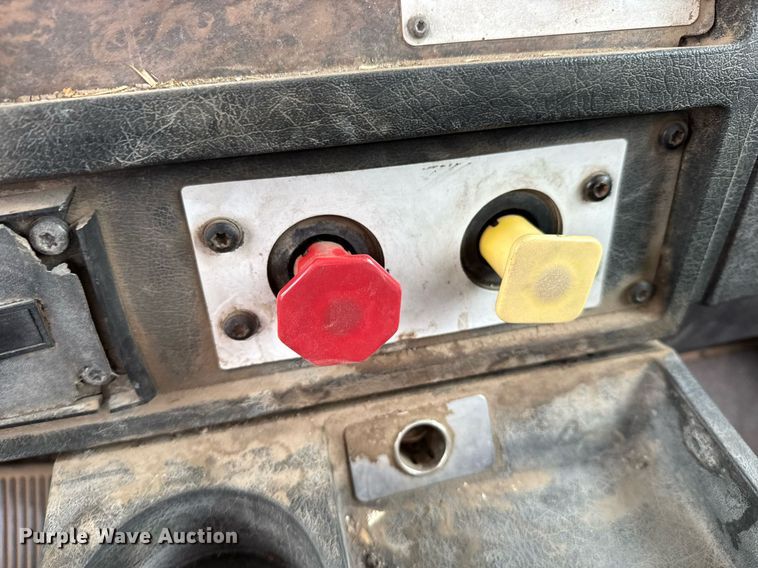 image for item NN9655 1993 Kenworth T660 semi truck