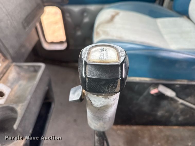 image for item NN9655 1993 Kenworth T660 semi truck