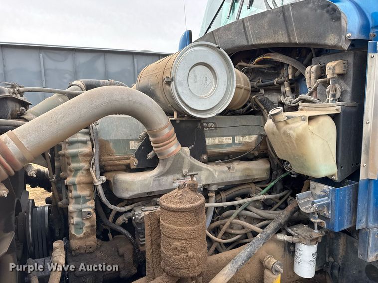 image for item NN9655 1993 Kenworth T660 semi truck