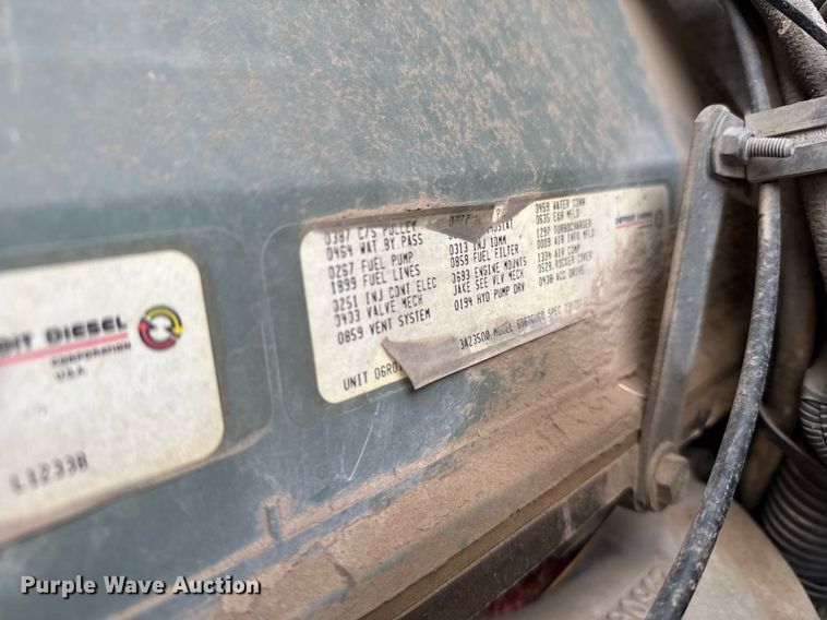 image for item NN9655 1993 Kenworth T660 semi truck