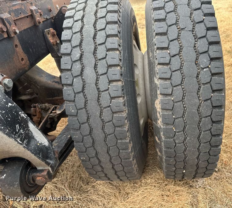 image for item NN9655 1993 Kenworth T660 semi truck