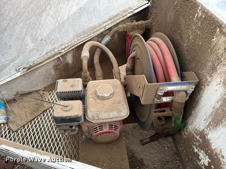 image for item NN9658 2011 Road Runner fuel trailer