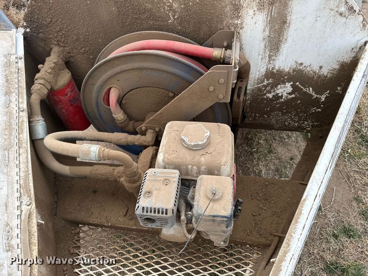 image for item NN9658 2011 Road Runner fuel trailer