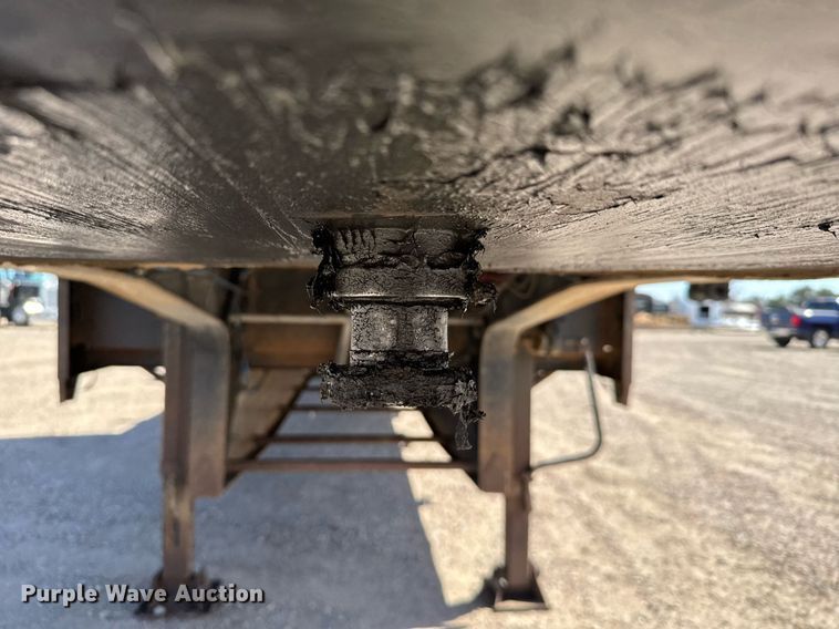 image for item NN9706 2001 SFS drop deck trailer