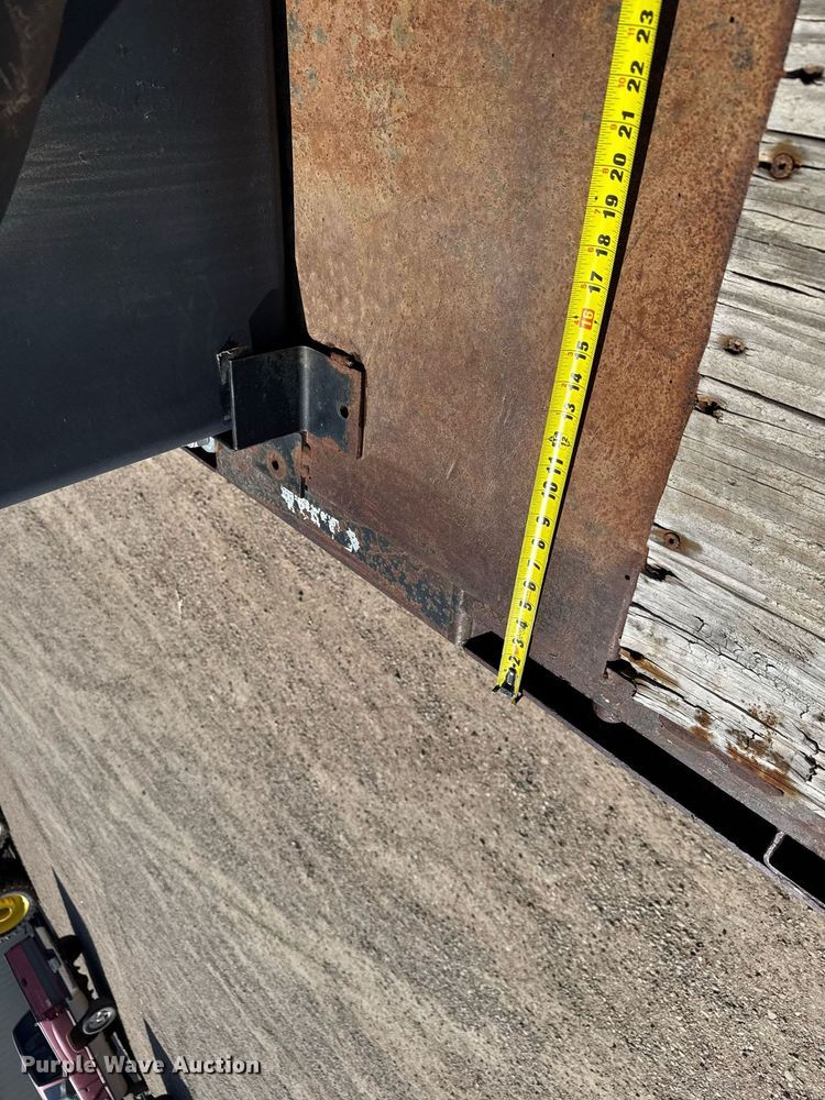 image for item NN9706 2001 SFS drop deck trailer