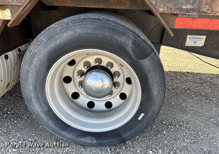 image for item NN9706 2001 SFS drop deck trailer