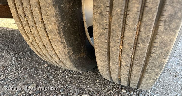 image for item NN9706 2001 SFS drop deck trailer