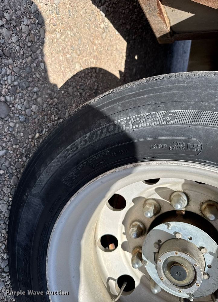 image for item NN9706 2001 SFS drop deck trailer