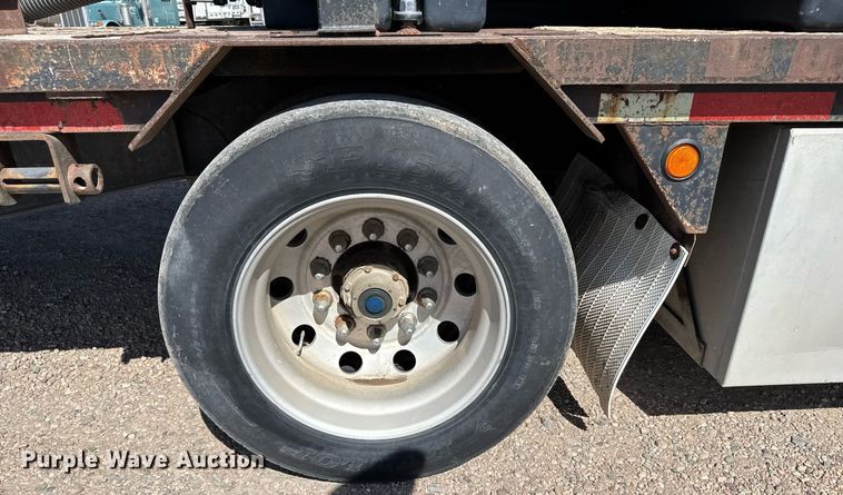 image for item NN9706 2001 SFS drop deck trailer