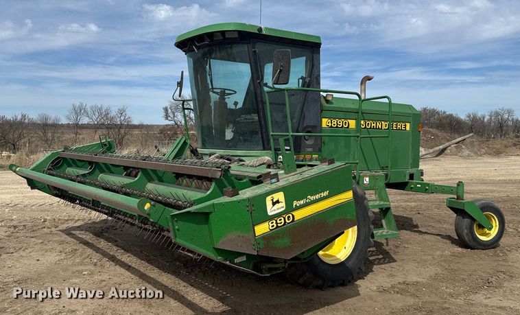 image for item NN9739 1999 John Deere 4890 SP swather / windrower