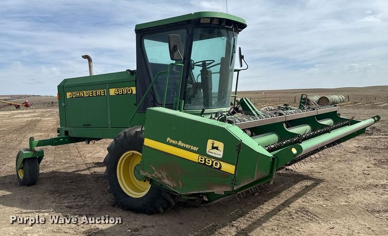 image for item NN9739 1999 John Deere 4890 SP swather / windrower