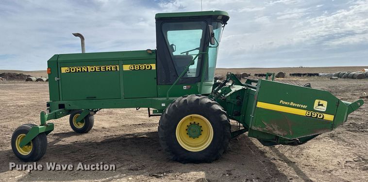 image for item NN9739 1999 John Deere 4890 SP swather / windrower