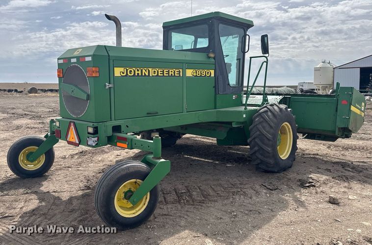image for item NN9739 1999 John Deere 4890 SP swather / windrower