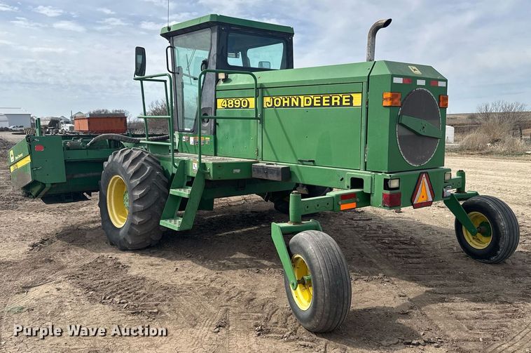image for item NN9739 1999 John Deere 4890 SP swather / windrower