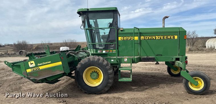 image for item NN9739 1999 John Deere 4890 SP swather / windrower