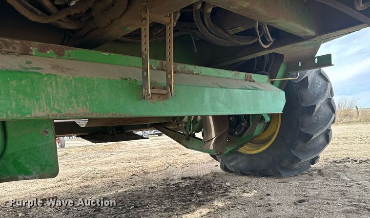 image for item NN9739 1999 John Deere 4890 SP swather / windrower