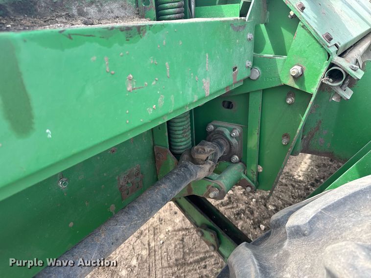 image for item NN9739 1999 John Deere 4890 SP swather / windrower