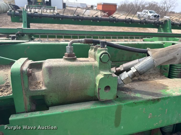 image for item NN9739 1999 John Deere 4890 SP swather / windrower