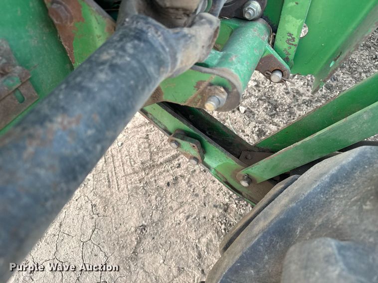 image for item NN9739 1999 John Deere 4890 SP swather / windrower