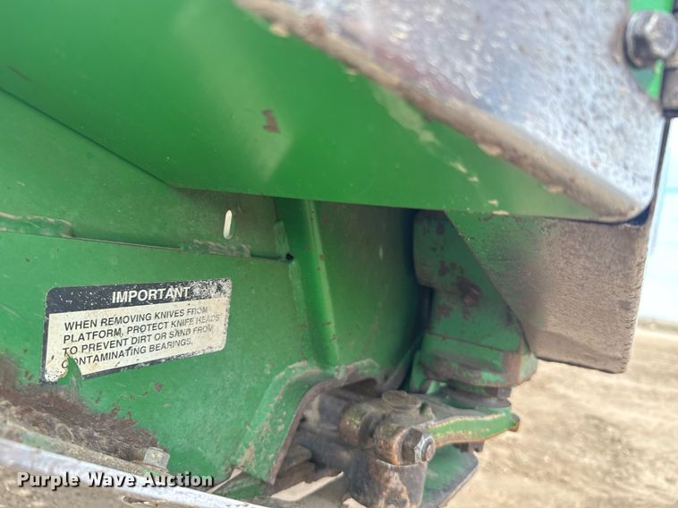 image for item NN9739 1999 John Deere 4890 SP swather / windrower