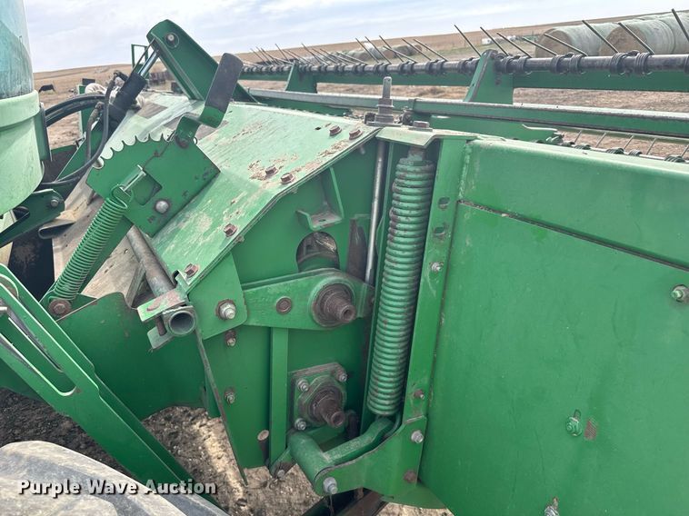 image for item NN9739 1999 John Deere 4890 SP swather / windrower