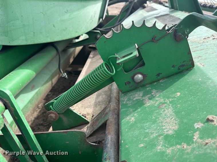 image for item NN9739 1999 John Deere 4890 SP swather / windrower