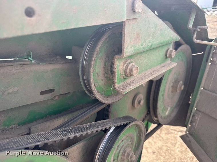 image for item NN9739 1999 John Deere 4890 SP swather / windrower