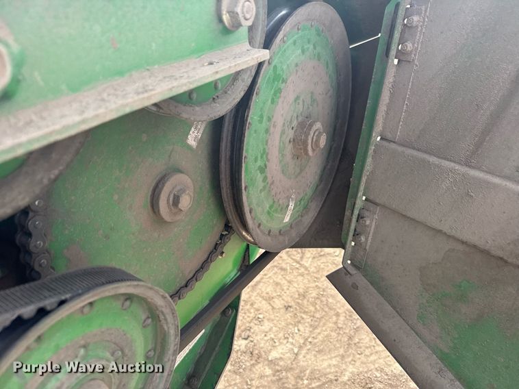 image for item NN9739 1999 John Deere 4890 SP swather / windrower