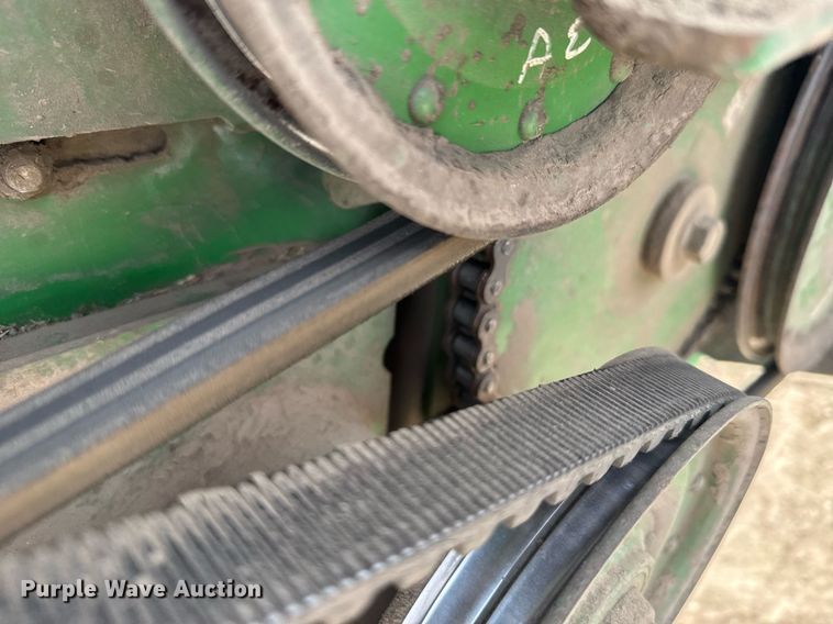 image for item NN9739 1999 John Deere 4890 SP swather / windrower