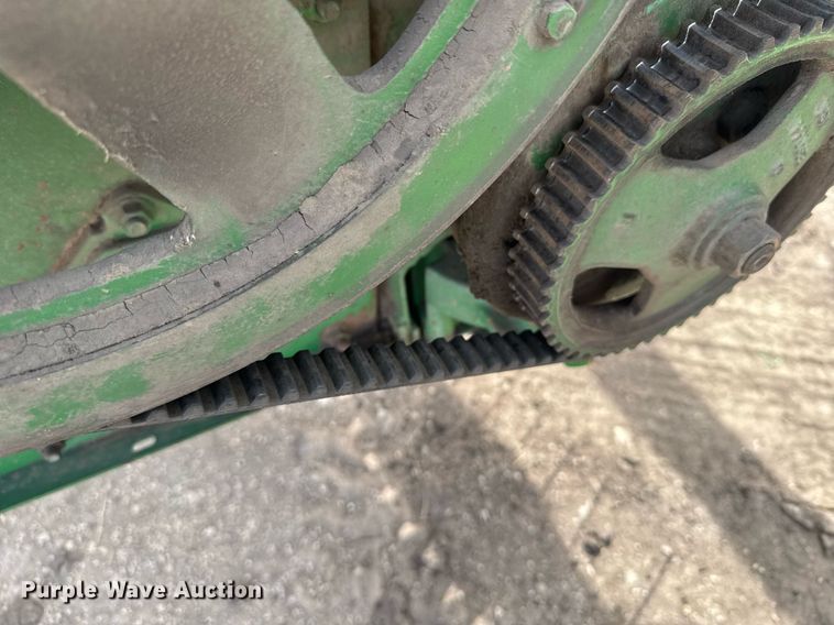 image for item NN9739 1999 John Deere 4890 SP swather / windrower