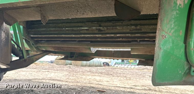 image for item NN9739 1999 John Deere 4890 SP swather / windrower