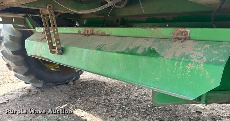 image for item NN9739 1999 John Deere 4890 SP swather / windrower