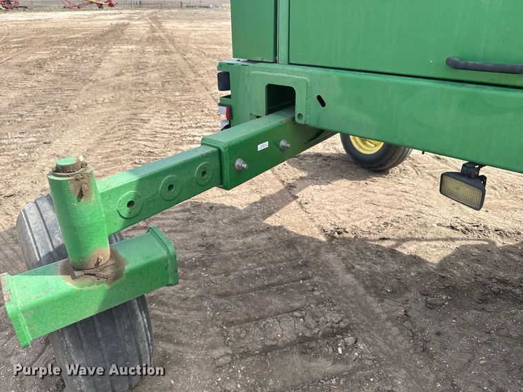 image for item NN9739 1999 John Deere 4890 SP swather / windrower