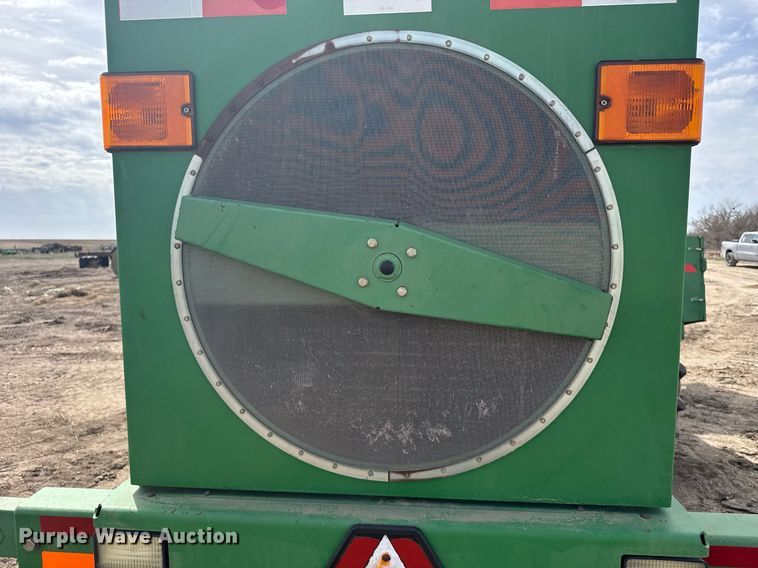 image for item NN9739 1999 John Deere 4890 SP swather / windrower