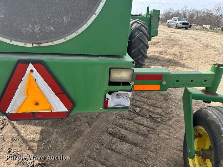 image for item NN9739 1999 John Deere 4890 SP swather / windrower