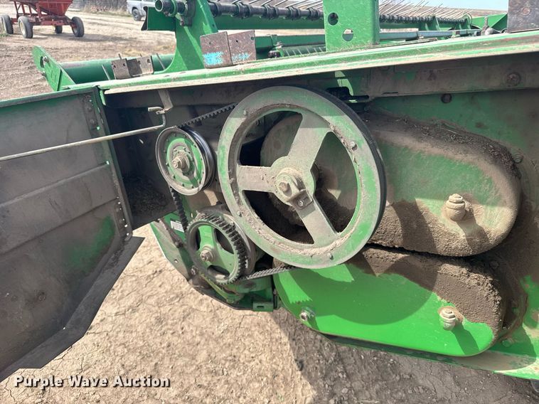 image for item NN9739 1999 John Deere 4890 SP swather / windrower