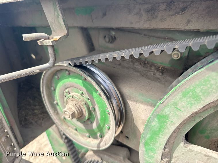 image for item NN9739 1999 John Deere 4890 SP swather / windrower