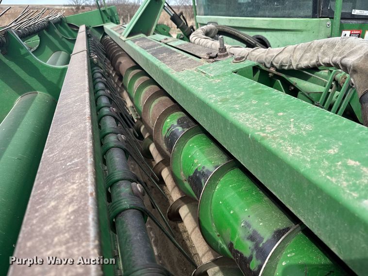 image for item NN9739 1999 John Deere 4890 SP swather / windrower